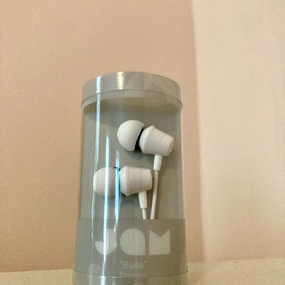Buds White In-Ear Headphones With Microphone.